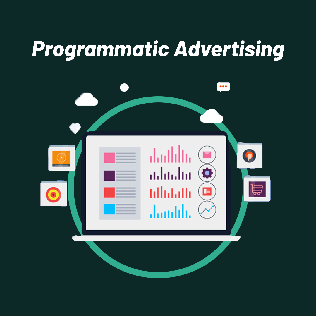 Illustratie met tekst 'Programmatic Advertising' en laptop met grafieken en iconen.