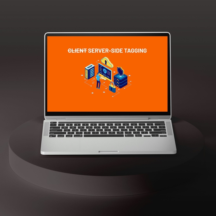 mockup laptop met server side tagging afbeelding