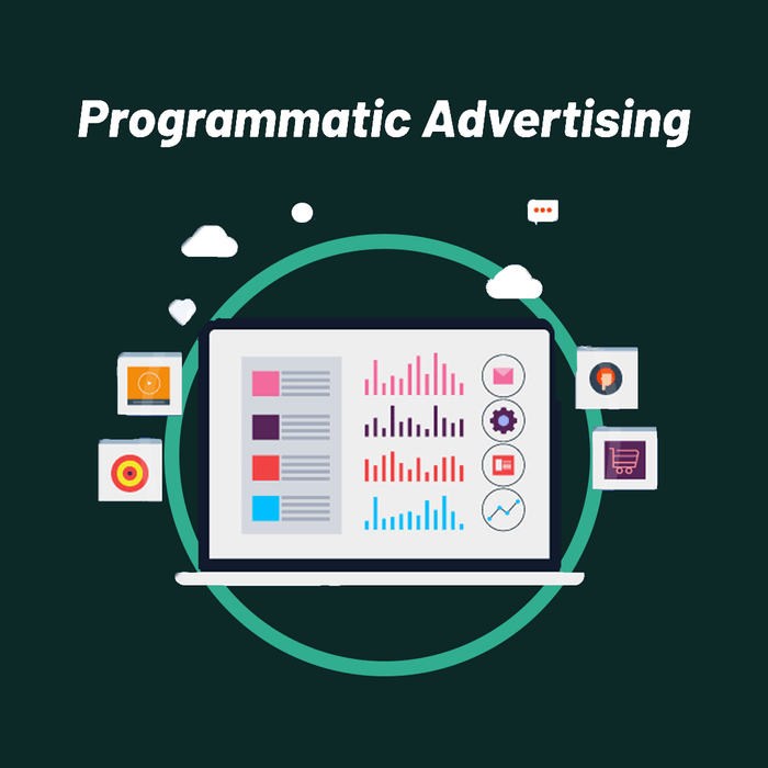 Illustratie met tekst 'Programmatic Advertising' en laptop met grafieken en iconen.