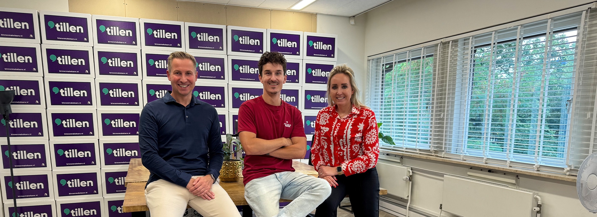 Jordi van Frescon samen op de foto met Raymond en Joyce bij Binnen Makelaars