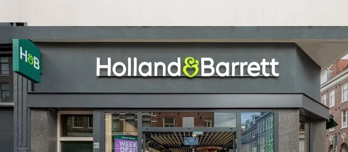 Holland & Barrett logo op gevel