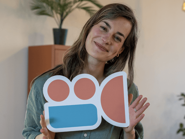 Vrouw met Frescon-logo